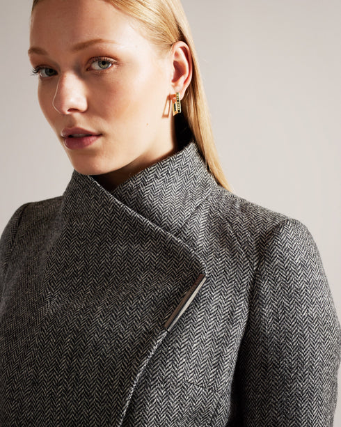 ROSEANE-Outerwear-Wrap yourself in elegance and warmth with the exquisite ROSEANE. Made from 100% wool with a herringbone texture, this coat exudes timeless style. Metal edge details refine the look for everyday wear. Wrap coat 100% wool Belted waist Button fastening Metal hardware tipping Pockets Herringbone texture Midi length- Ted Baker Romania